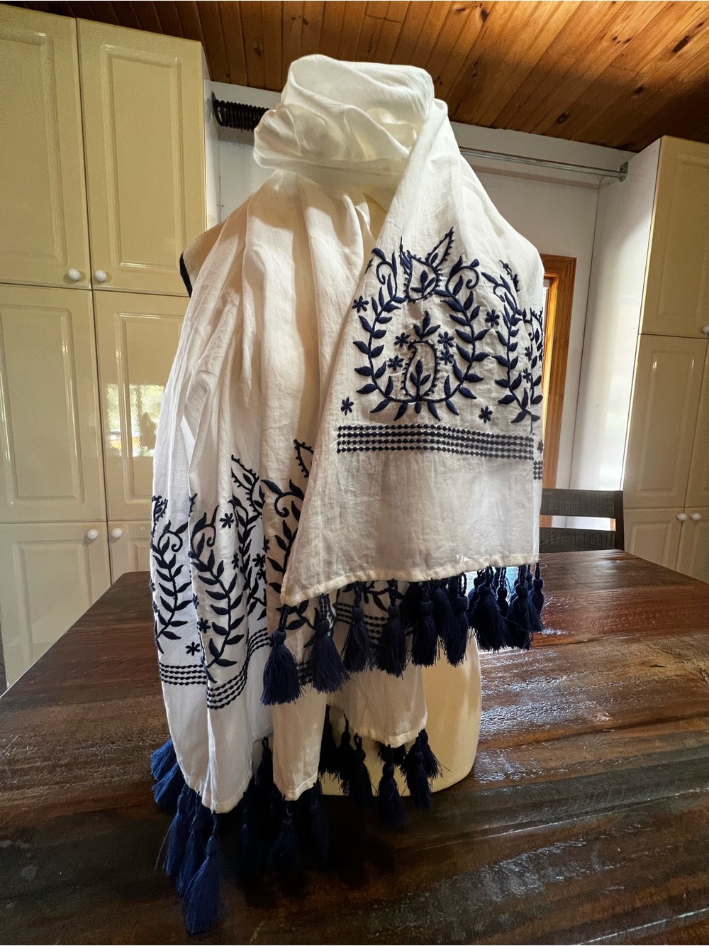 Tommy Bahama White Bath Towel with Navy Blue Embroidery and Tassels